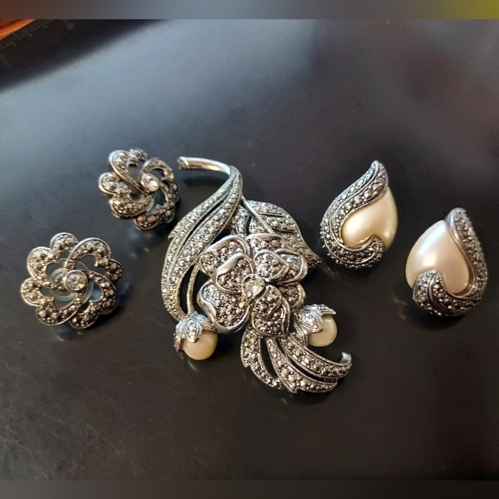 Avon brooch with pierced earrings.